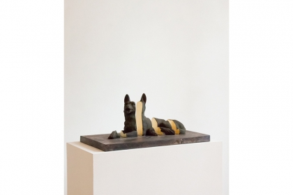 Monument for a cut-up shepherd (2013) | editie 3 of 3 | 25 x 57 x 36 cm |  bronze - gold leaf
