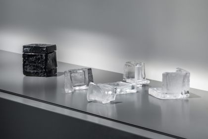Moule en verre (2014) | 9 x 9 x 9 cm closed | crystal glass | Photo: Enrico Florese