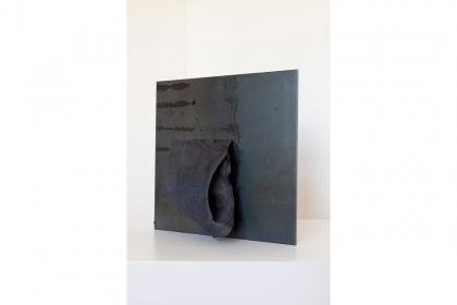 Serendip V (2020) | 40,1 x 40 x 15 cm | metal - leather
