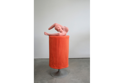 So hurt (2020) | sculpture: 23 x 47 x 25 / pedestal: 72 x 35 x 35 cm | sculpture: terracotta - epoxy - nylon powder / pedestal (orange): textile - iron - wood