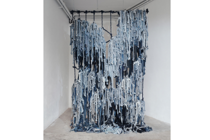 Streams (2024) - in collaboration with G-star Raw - 240 x 160 x 25 cm - 100% recuperated jeans - photo Loes de Boer