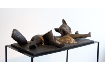 Monument for a broken fox (2013) | edition 3 of 3 | 23 x 89 x 49 cm | bronze - gold leaf